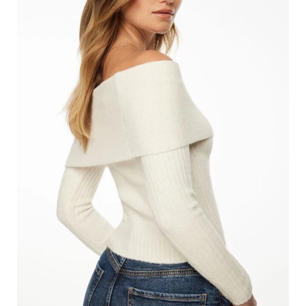 Dynamite Clothing Off the shoulder Sweater top